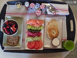 Ventana room service